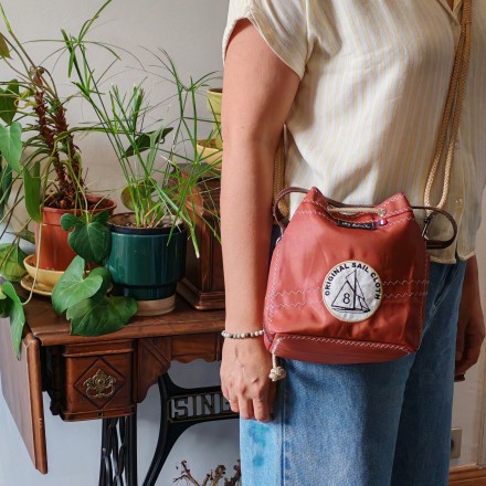Sac seau Mel Burgundy en voile de bateau
